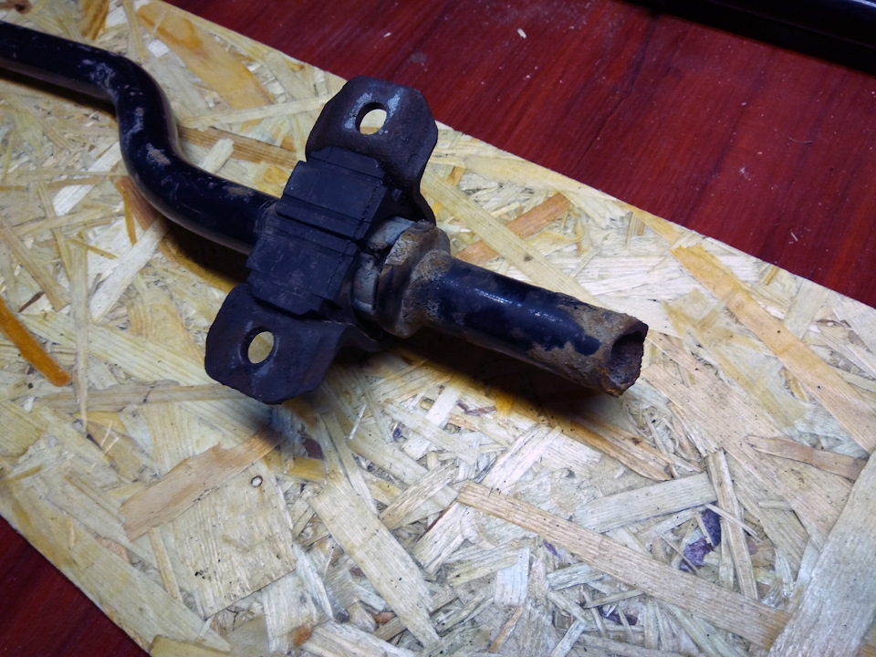 Замена заднего стабилизатора — Volkswagen Golf Plus, 1,6 л, 2012 года ...