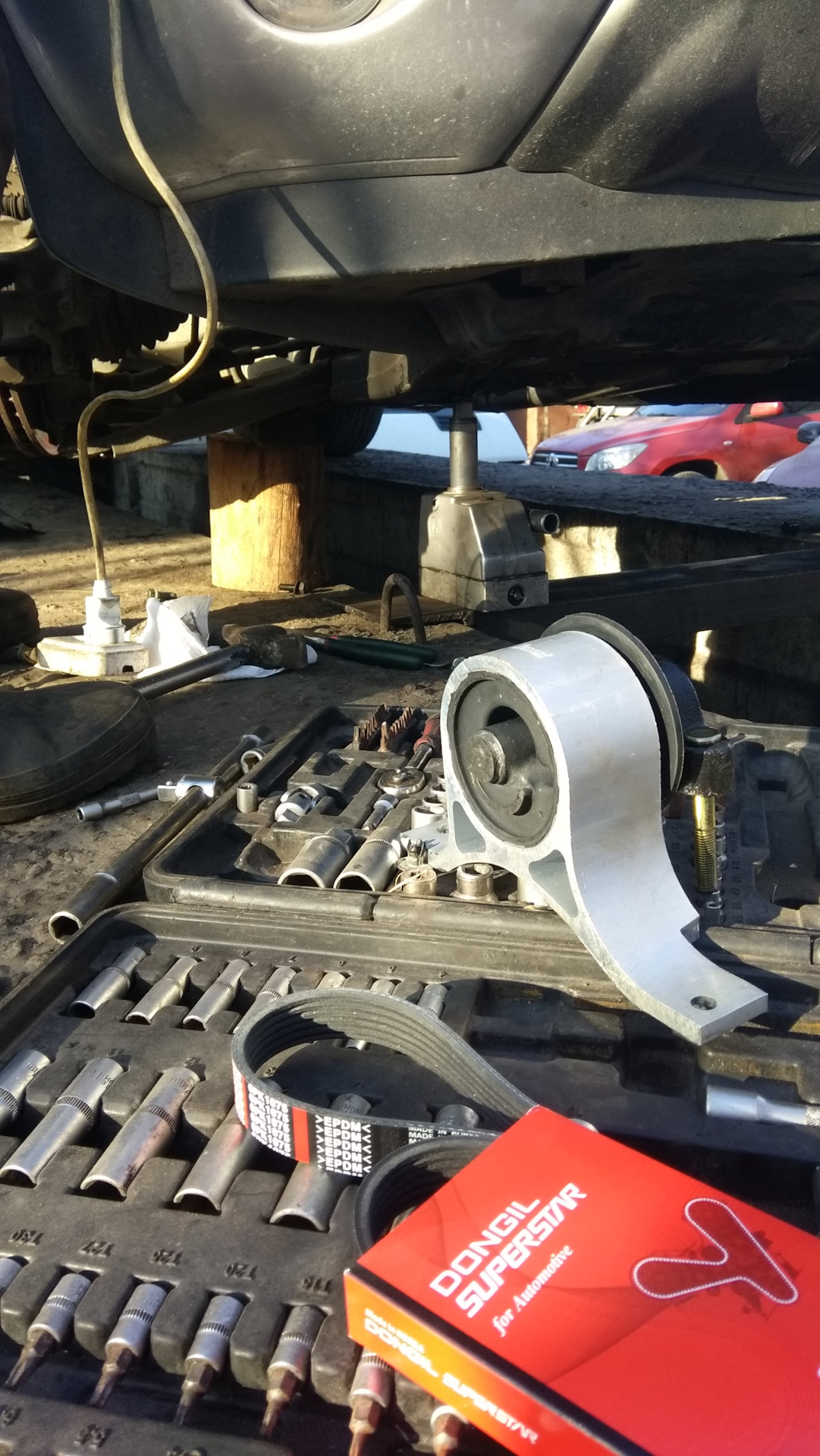 Замена правой подушки двигателя — Nissan Murano I, 3,5 л, 2004 года ...