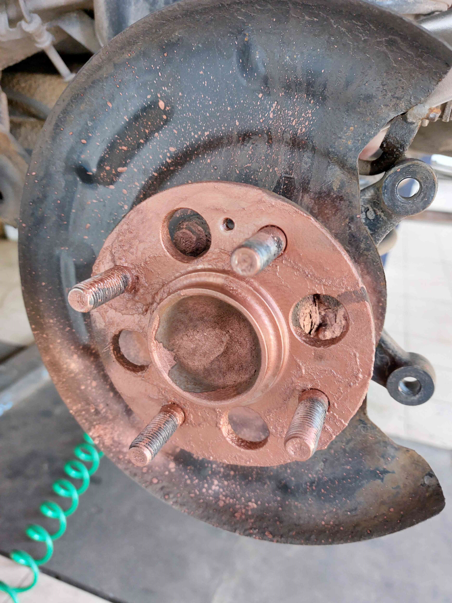 Замена задних тормозных дисков и колодок — Hyundai Solaris (1G), 1,6 л ...