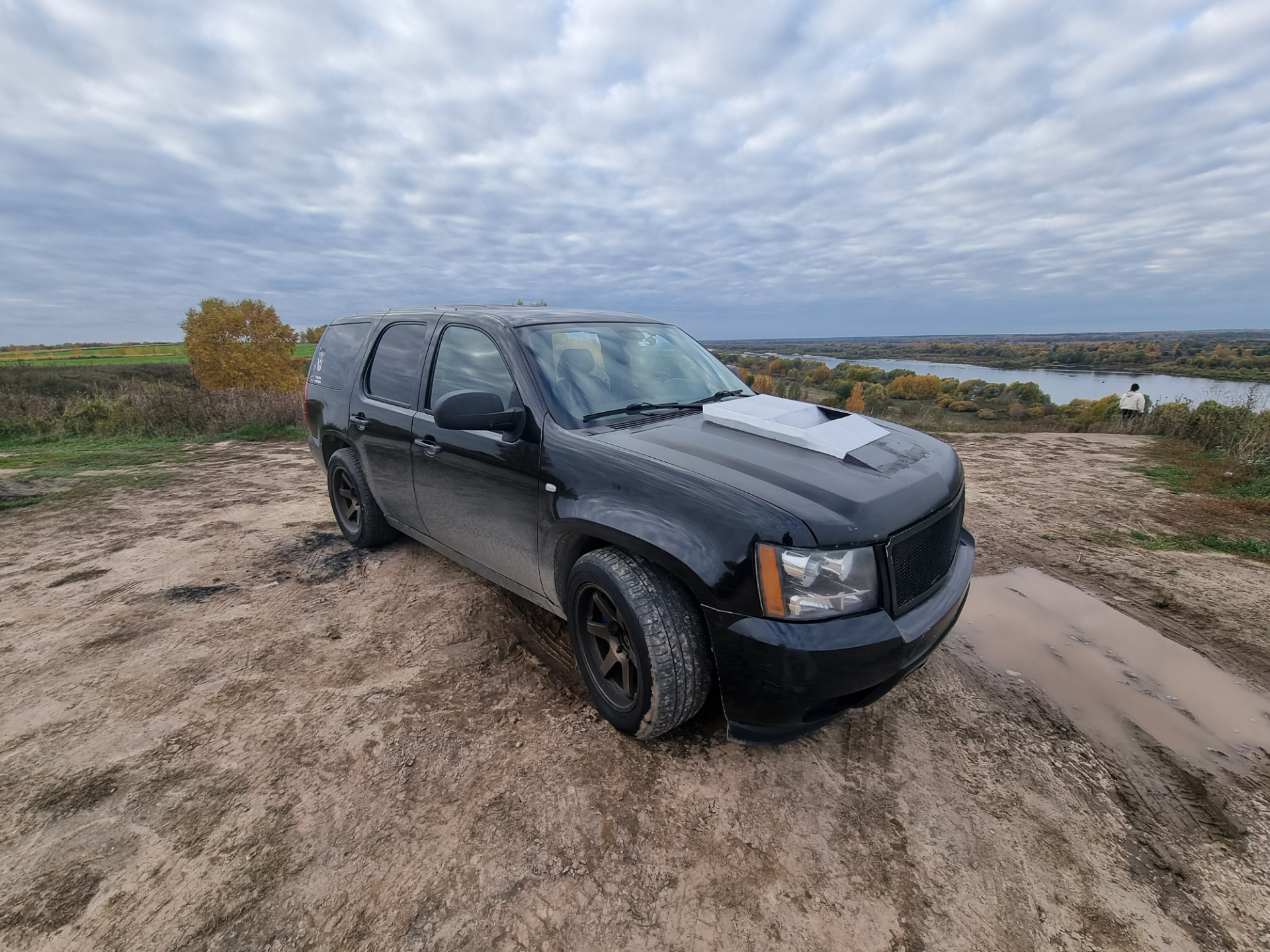 Chevrolet Tahoe на гусеницах