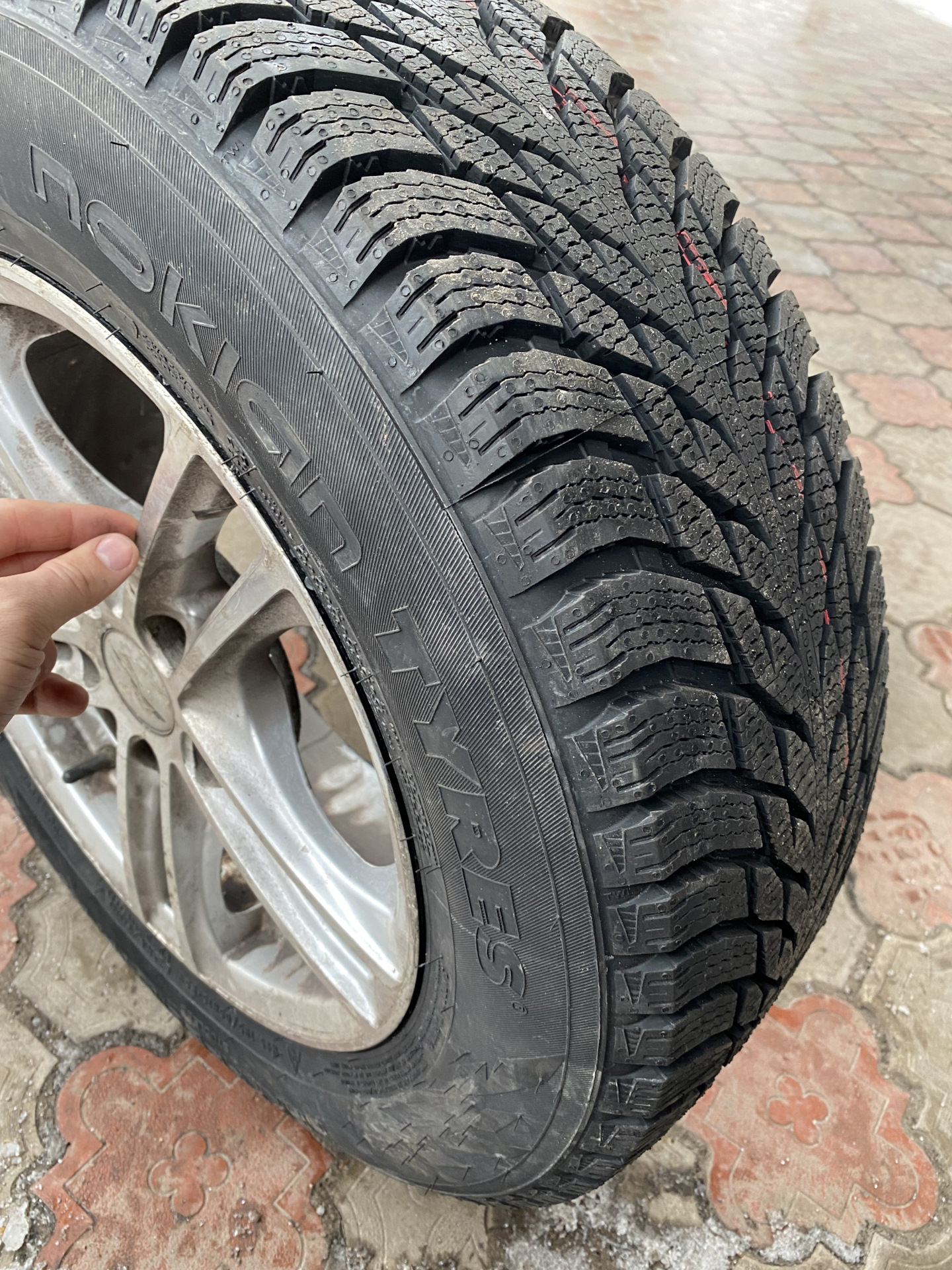 Nokian Hakkapeliitta R3 195/65 R15 — Skoda Octavia A5 Mk2, 1,6 л, 2010 ...