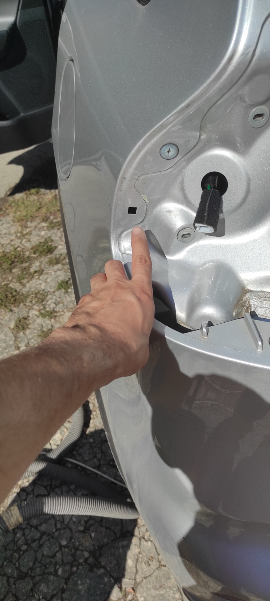 Снятие молдинга выше стопа. — KIA Niro (1G), 1,6 л, 2017 года ...