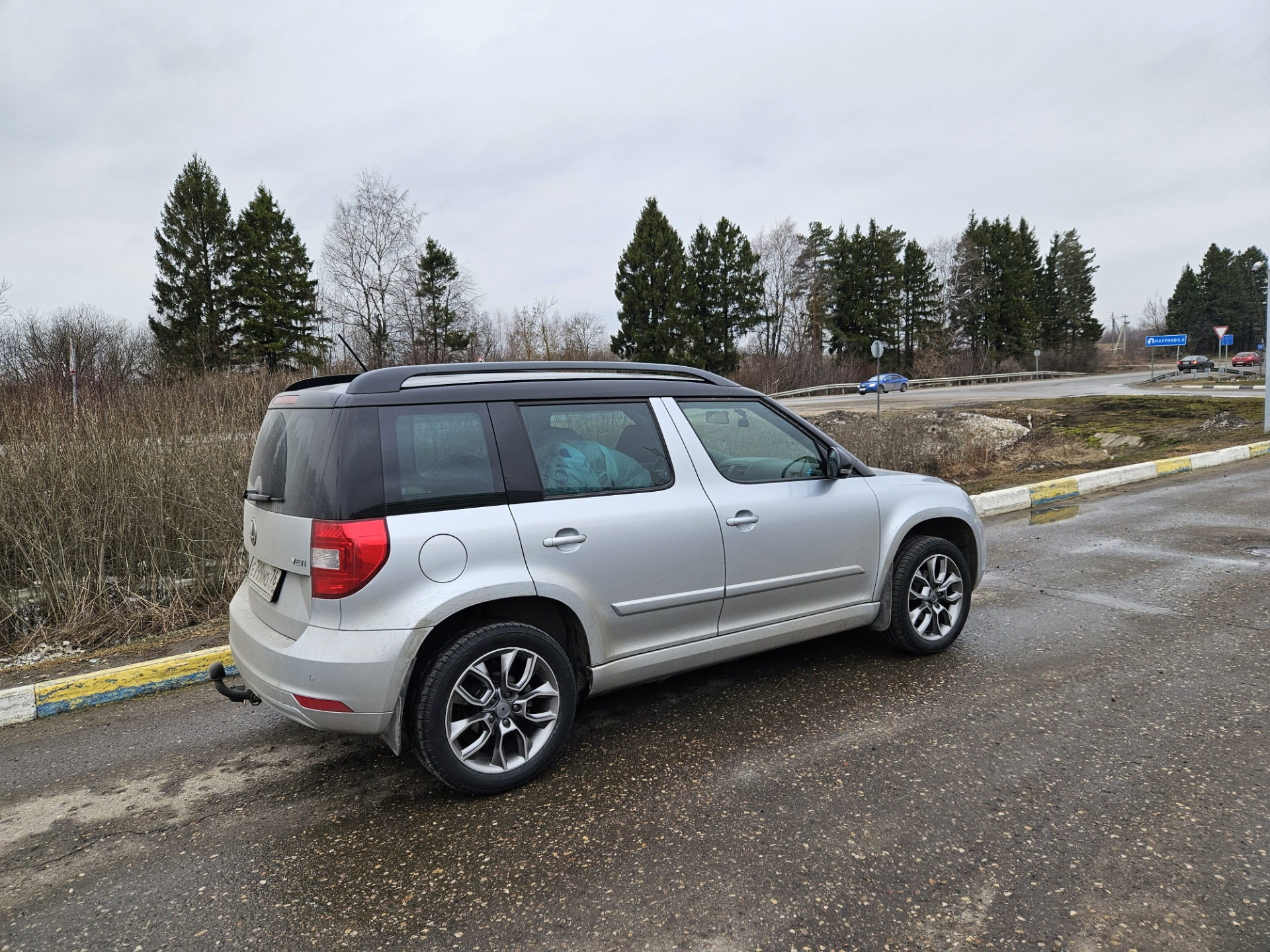 Шкода йети 1.6 автомат. Шкода Йети 2024 года. Диски Denom Yeti. Skoda Yeti logo.