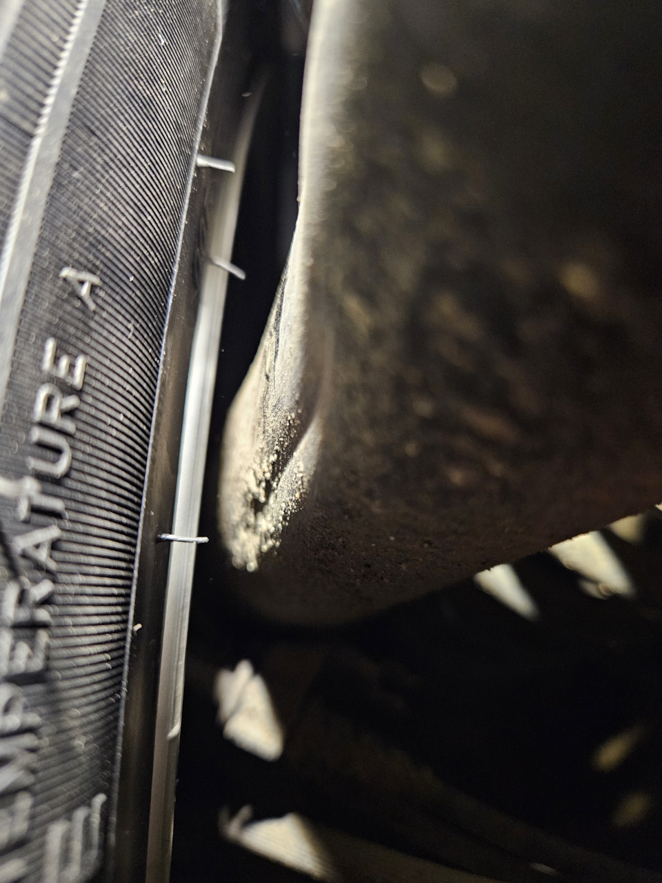 Зазор между диском и стойкой. — Mercedes-Benz 190 (W201)