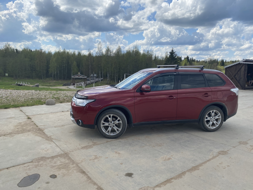 Красный у Истока Волги — Mitsubishi Outlander (3G)