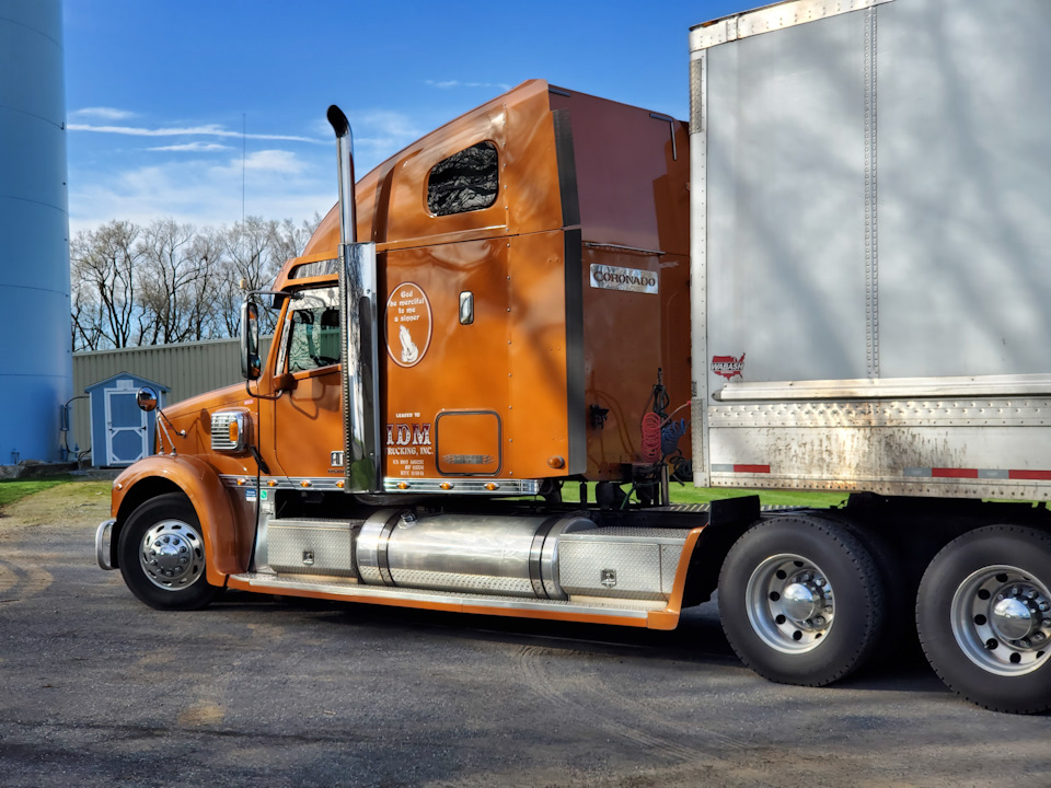 Freightliner Coronado с прицепом