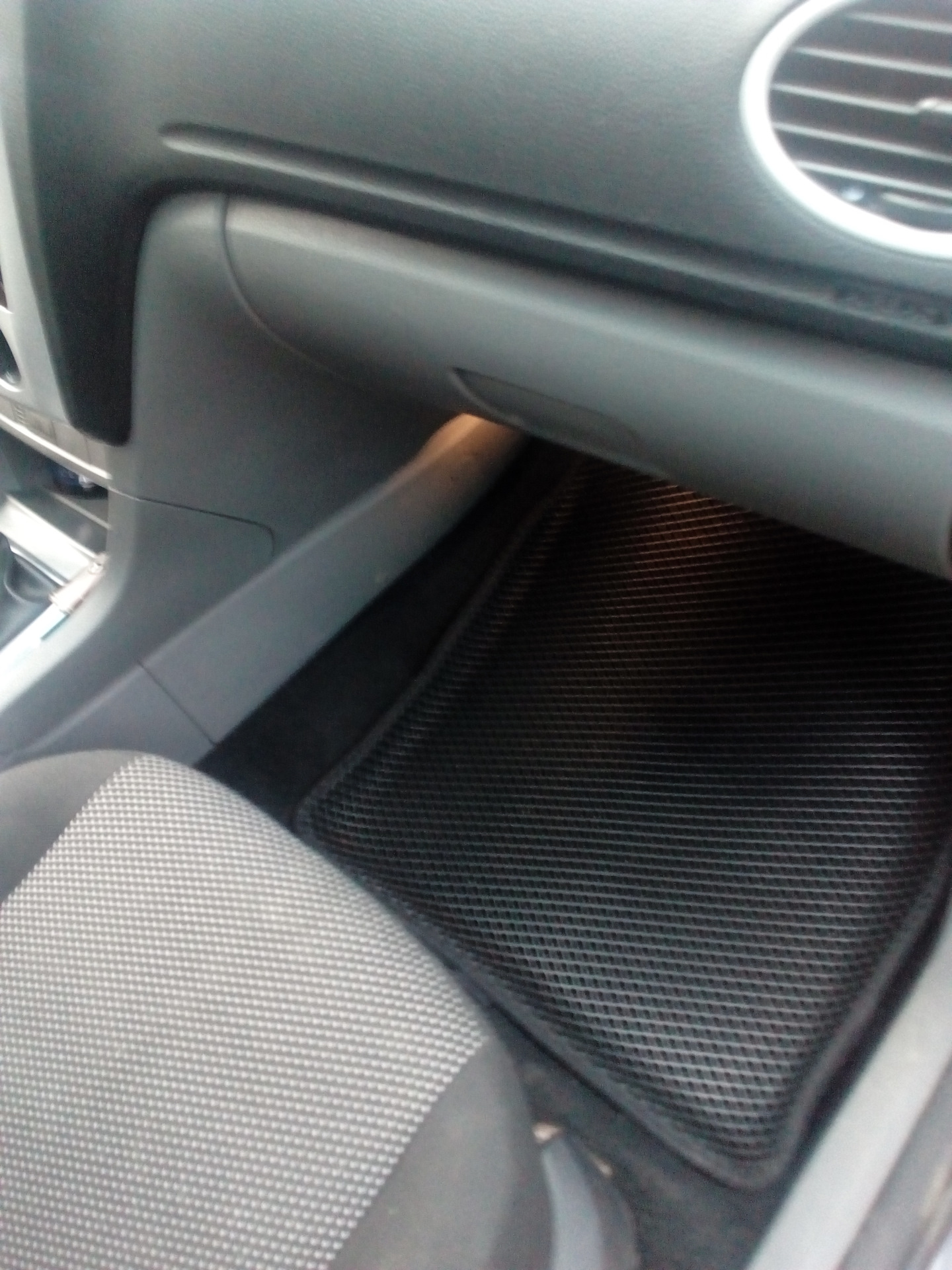 Эво коврики — Ford Focus II Sedan, 1,6 л, 2010 года | другое | DRIVE2