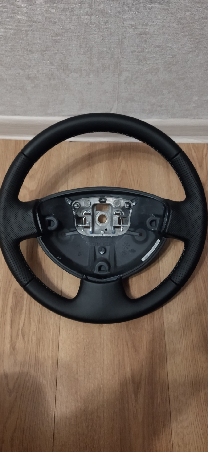 Обшил руль. — Lada Ларгус, 1,6 л, 2019 года | стайлинг | DRIVE2