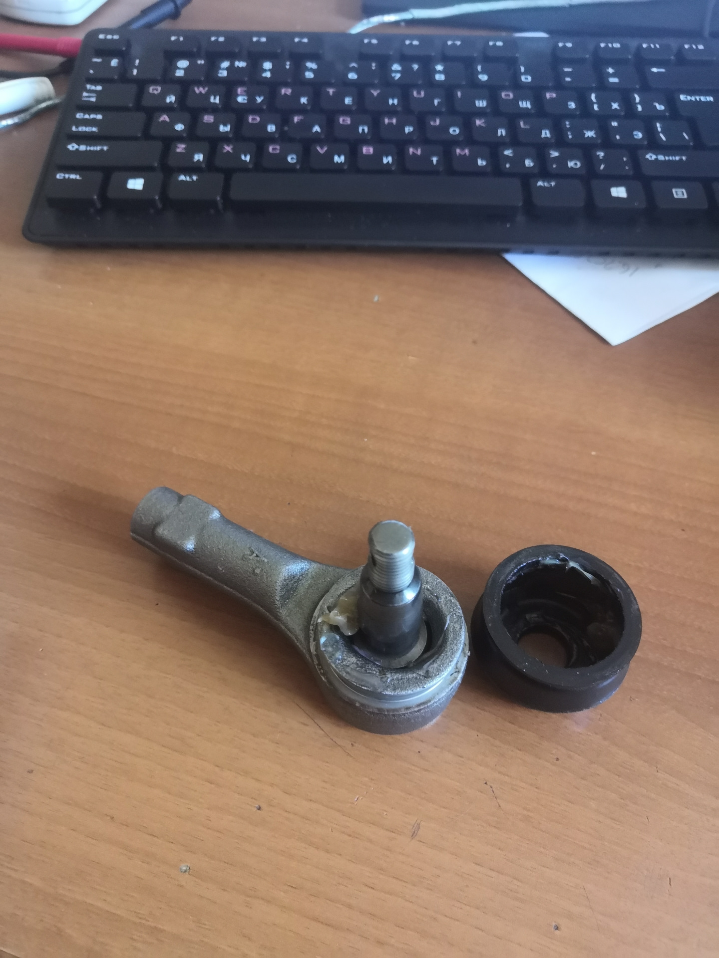 Набил смазкой рулевые наконечники 😁🔧 — Mitsubishi Cedia, 1,5 л, 2002 ...