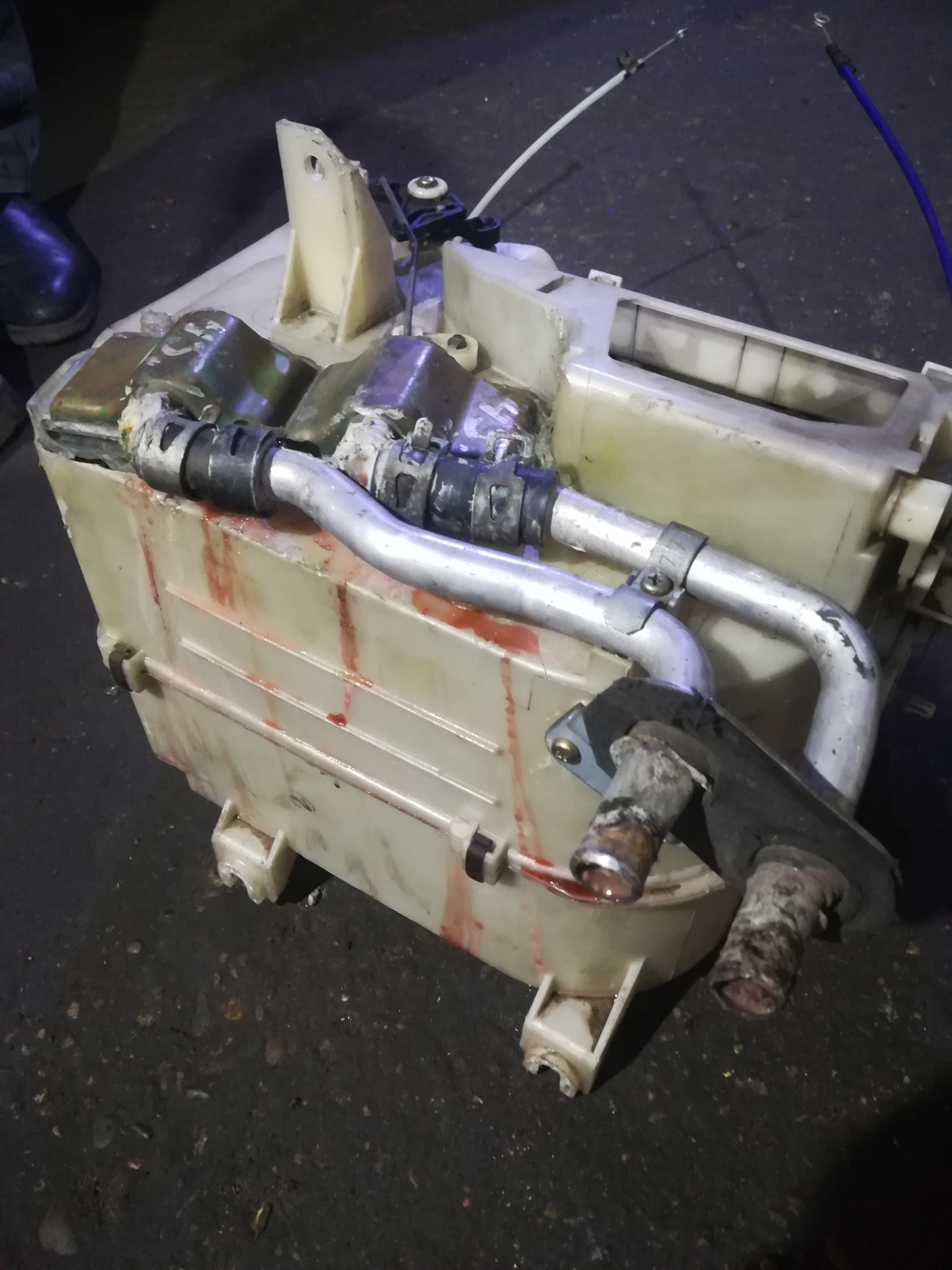 Вентилятор печки лансер 10. Митсубиси либеро радиатор печки. Ремонт печки мицубиси. Привод печки лансер 9. Трос печки лансер 9.