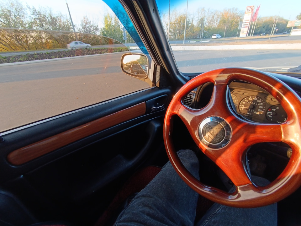 Сочетание цвета. На солнце руль кажется краснее, но это не так — ГАЗ 3110