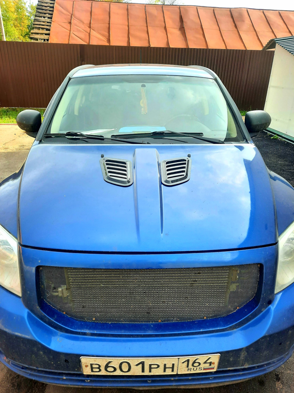 Дефлектор на капот. +500 л.с. — Dodge Caliber, 2 л, 2008 года | стайлинг |  DRIVE2