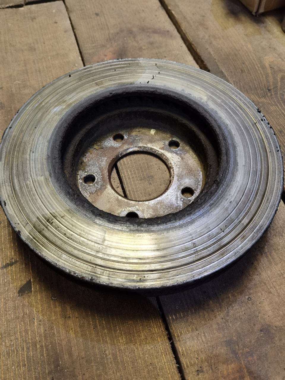 Отслуживший свое тормозной диск. — Nissan Gloria (11G)