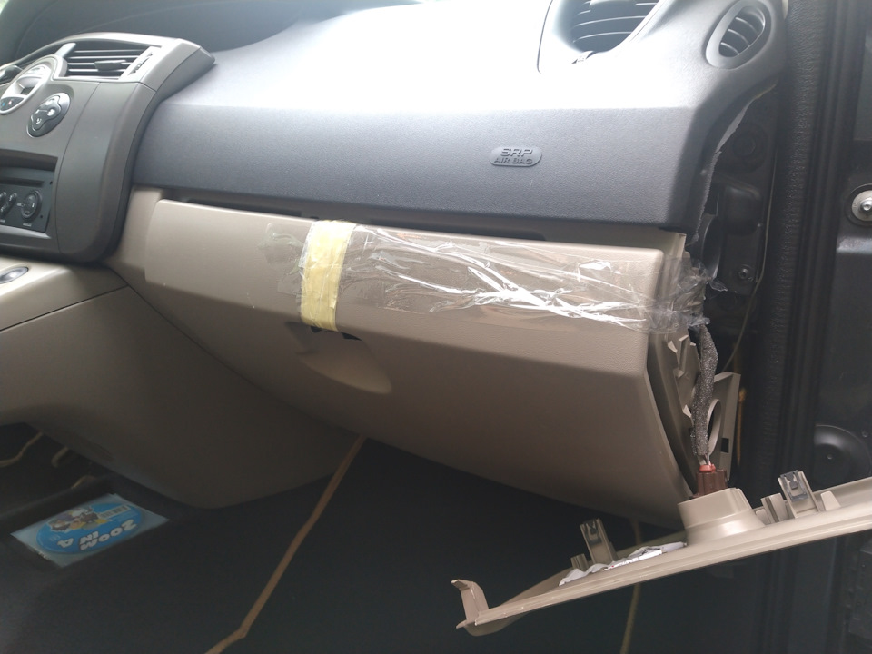 Сломалась ручка бардачка — замена — Renault Scenic II, 1,5 л, 2008 года ...