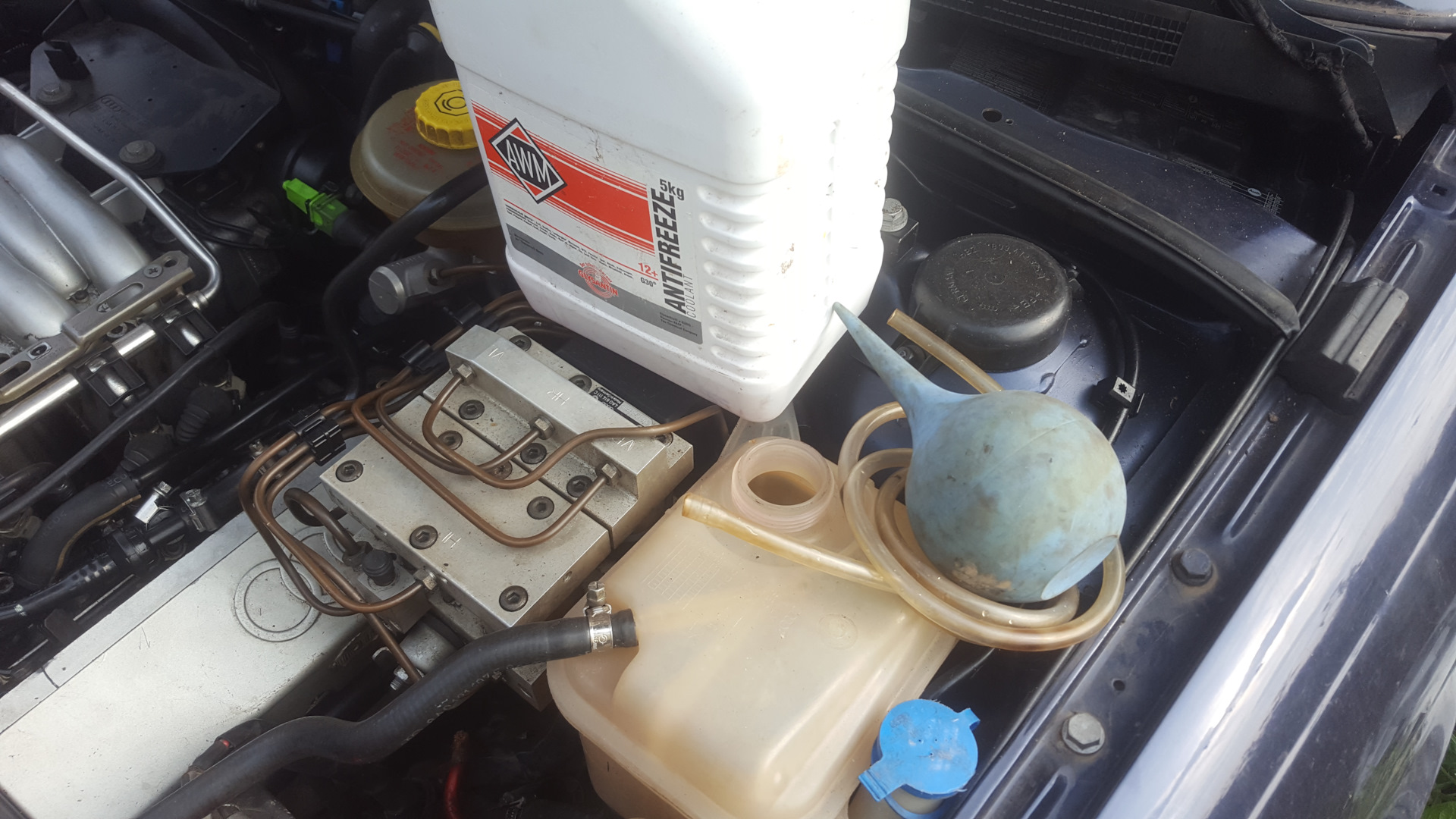 Замена расширительного бачка ОЖ и проверка крышки/пробки ...