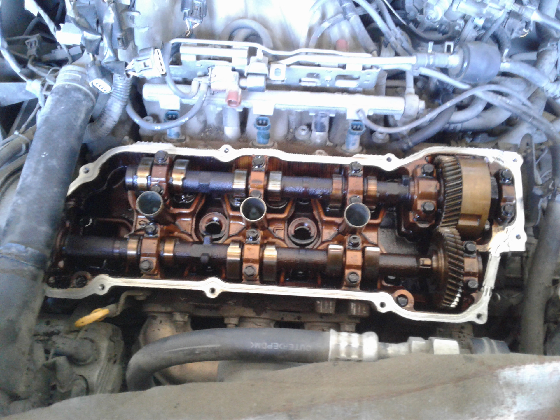 Замена прокладок клапанных крышек и замена свечей — Lexus RX (1G), 3 л ...