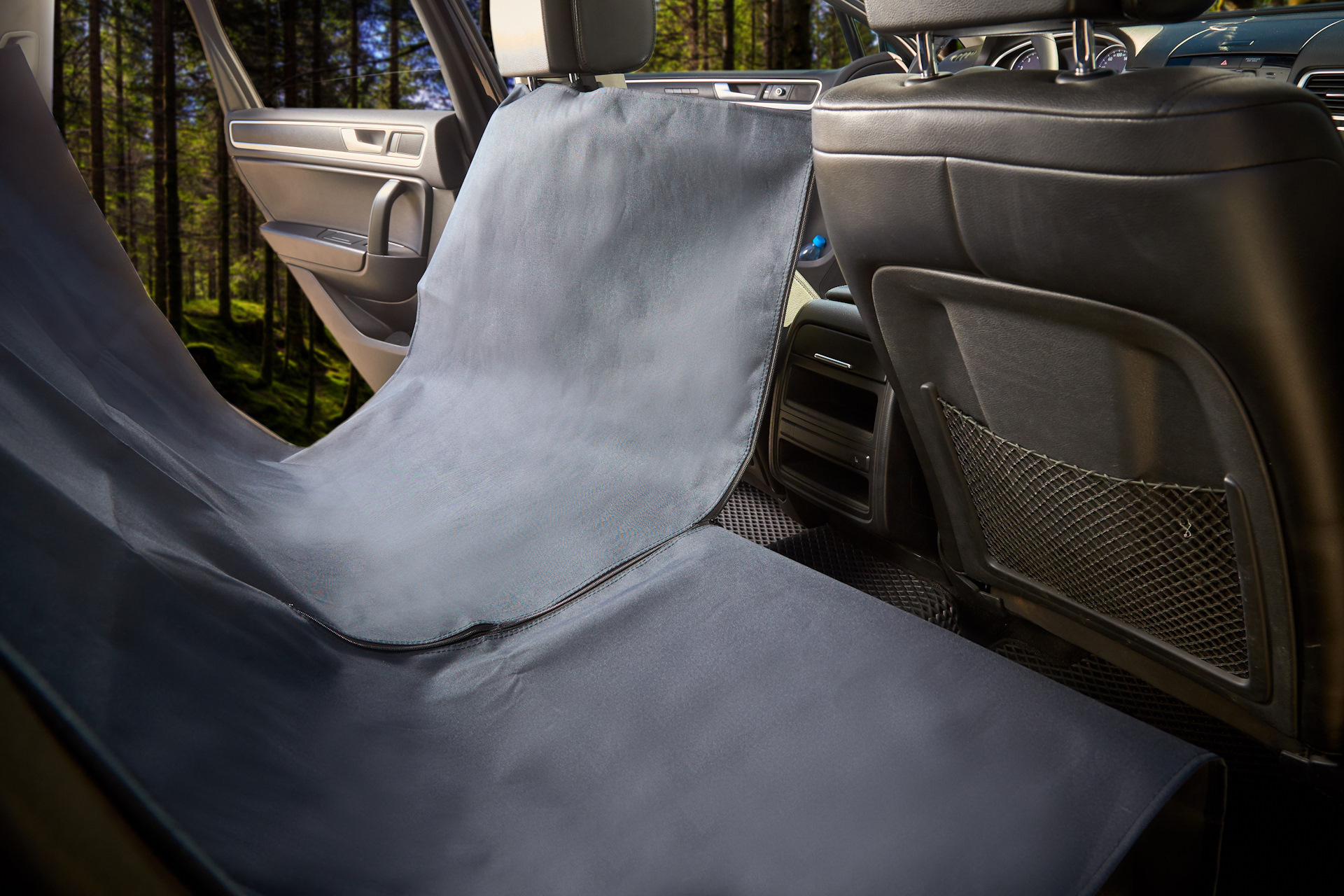 Защита пола салона автомобиля: практичное решение для сохранения чистоты и состояния авто