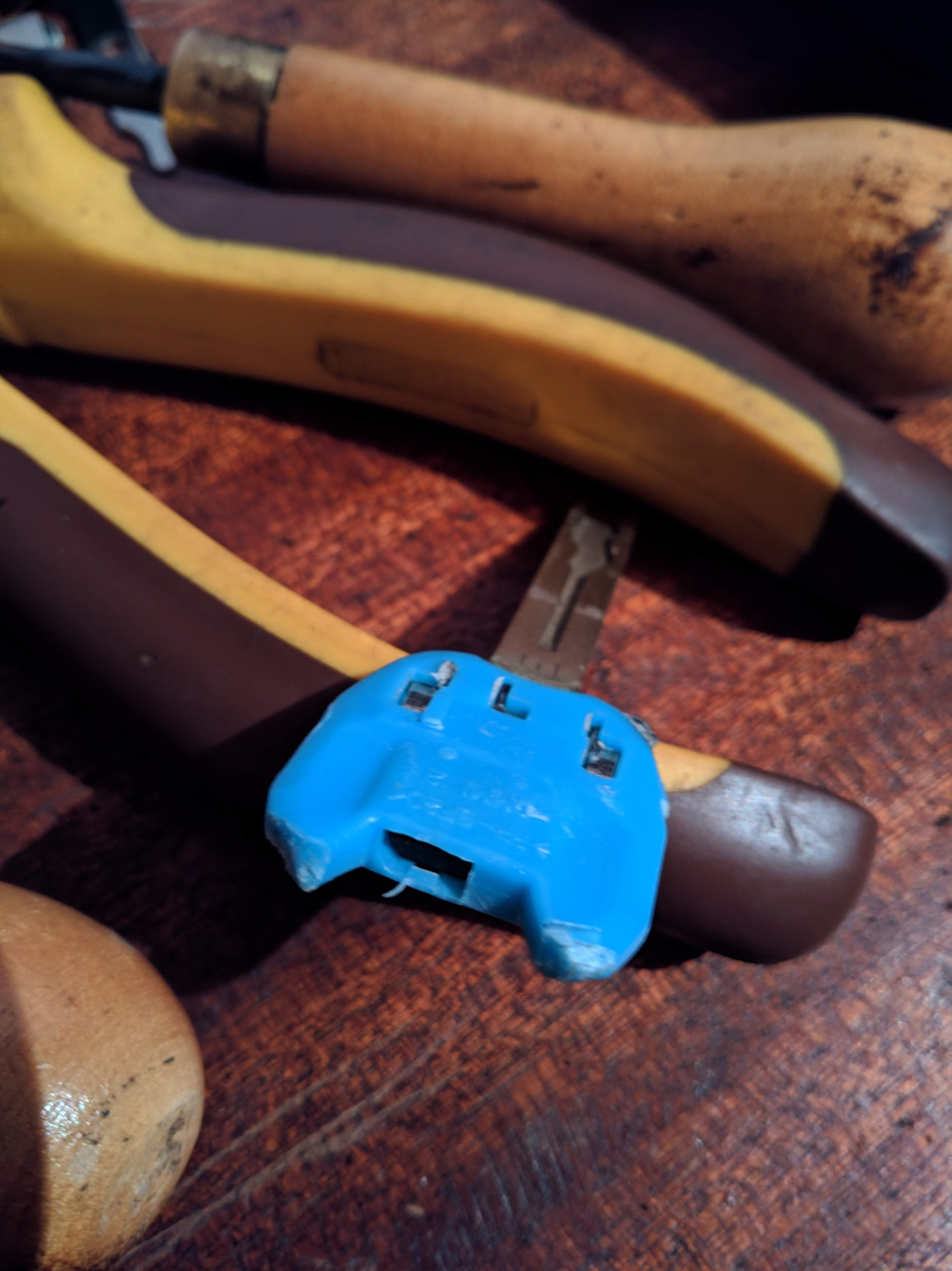 чип вооон в той дырке — KIA Ceed SW (1G)