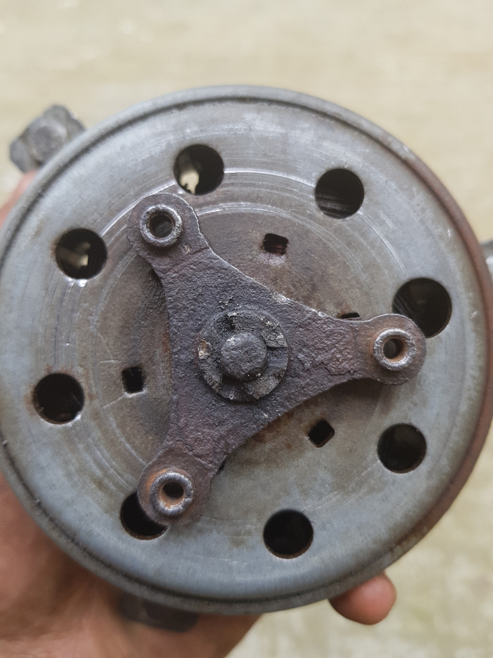 Как снимаеться крипление на моторчике конд — Mercedes-Benz Vito (2G), 2 ...