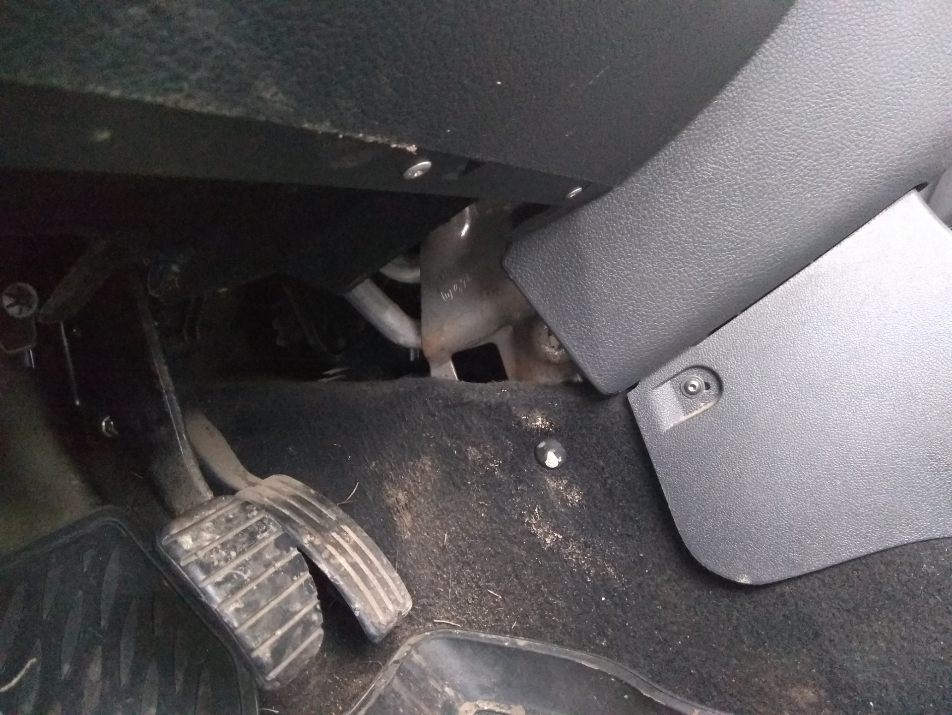 Как сделать теплые ноги. Дефлектор печки ларгус теплые ноги. Дефлектор теплые ноги рено сандеро степвей 2. Дефлектор печки теплые ноги для renault logan 2. Теплые ноги рено логан.