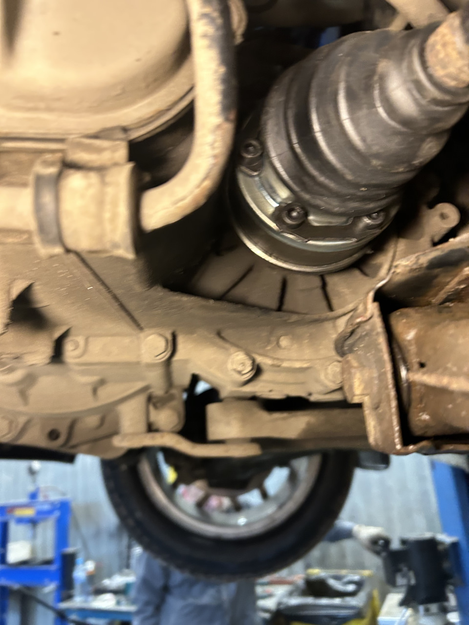 Привод, антенна, гидроупоры багажника — Volkswagen Bora (1G), 1,9 л ...