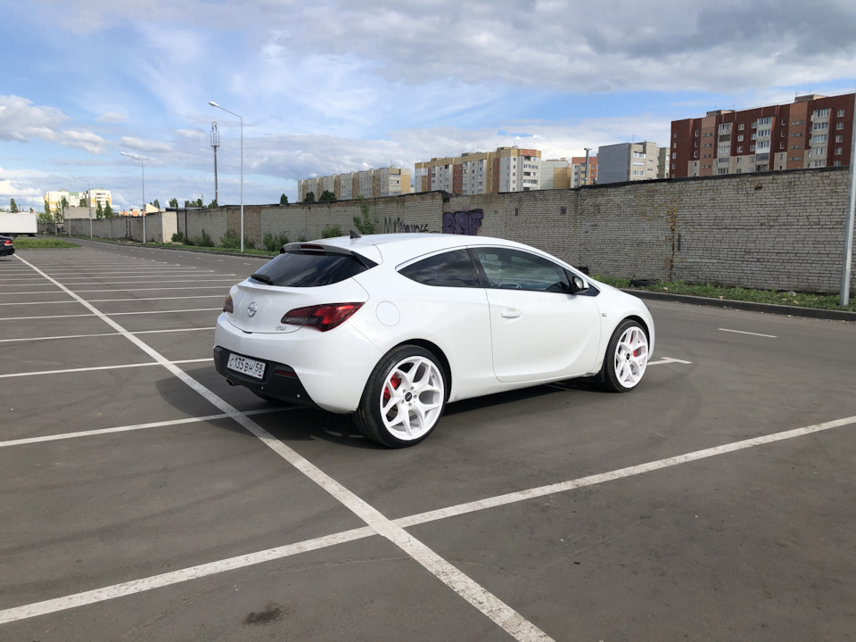 5 — Opel Astra J GTC