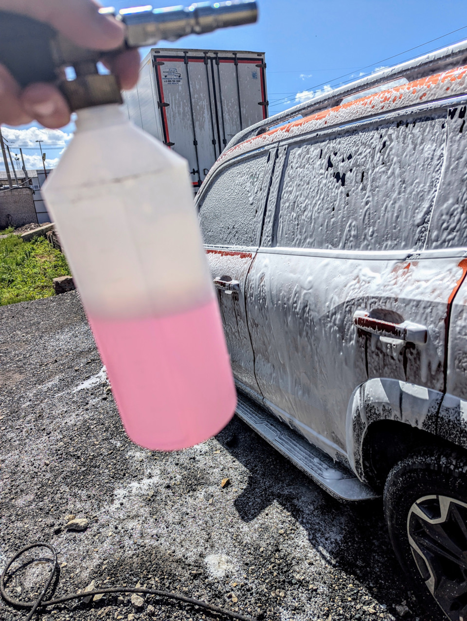 С Шампунем A1 Bubble Gum я переборщил: на густое покрытие всего Haval Dargo достаточно и 0.5 литра состава — Haval Dargo
