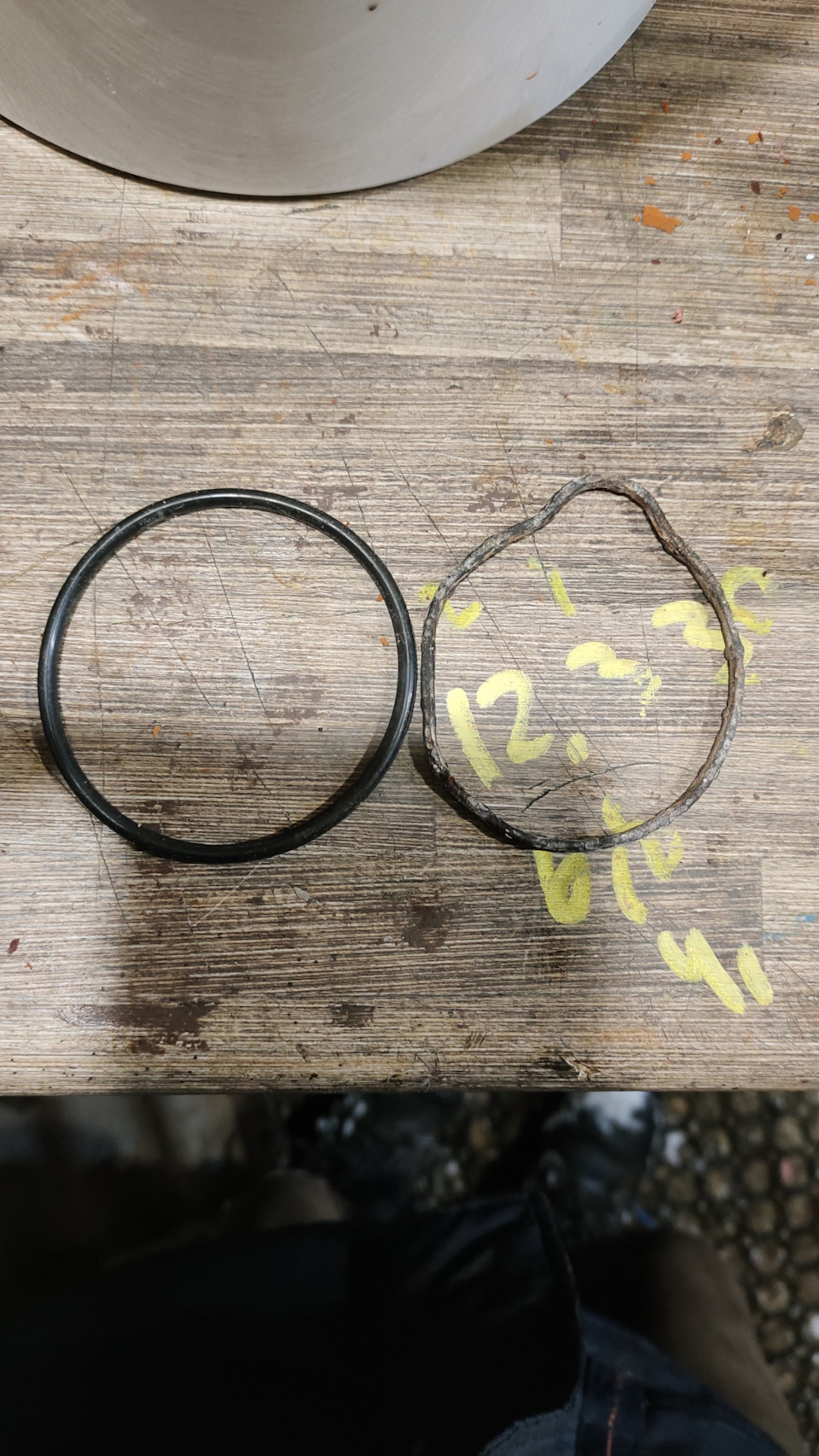 Так как я купил б/у термостат, то там отсутствовала резинка уплотнения, я не проверил и снял старый, а когда заметил было поздно. — SsangYong Actyon (2G)