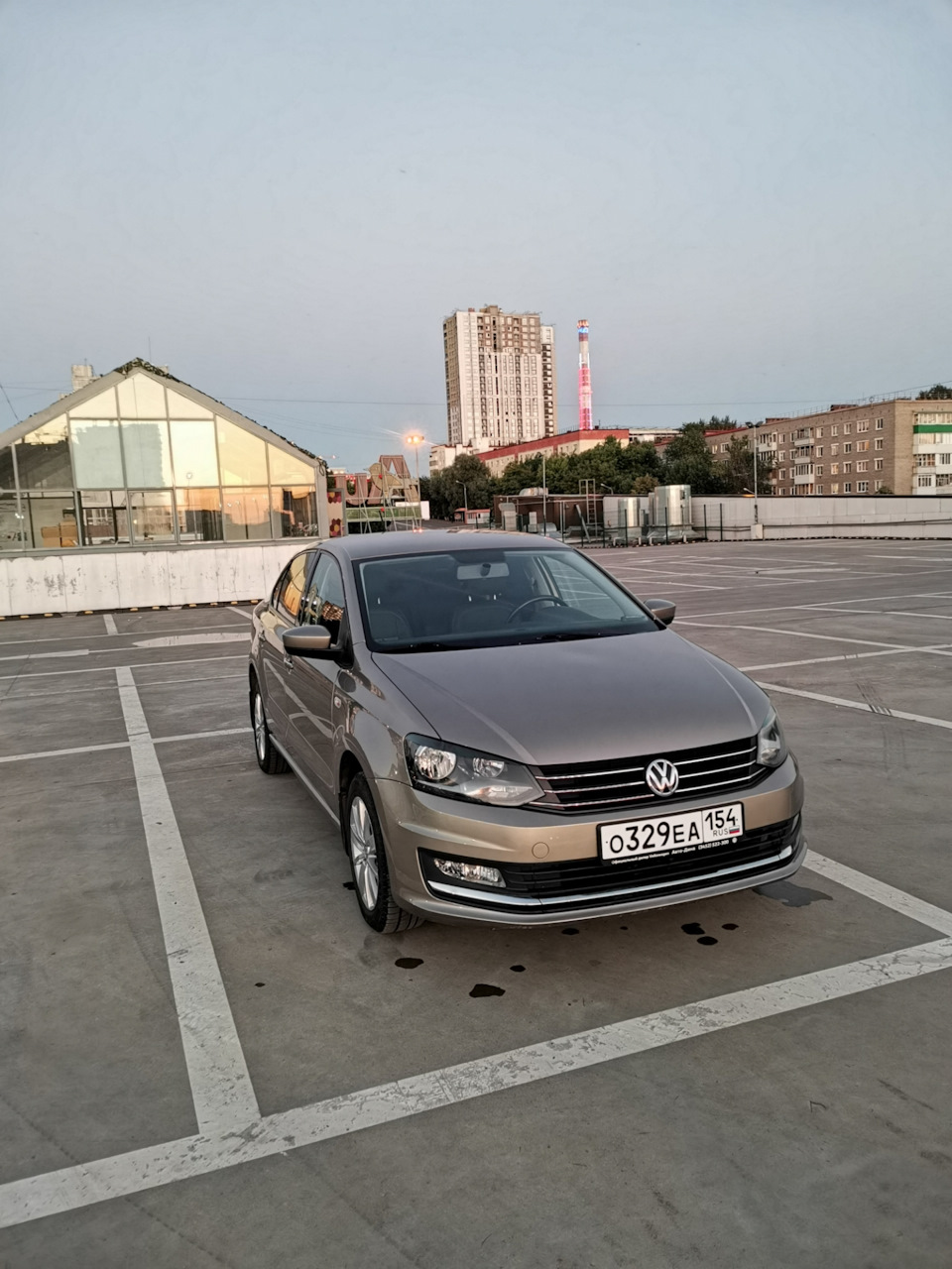 Машина после мойки и установки чехлов — Volkswagen Polo Sedan