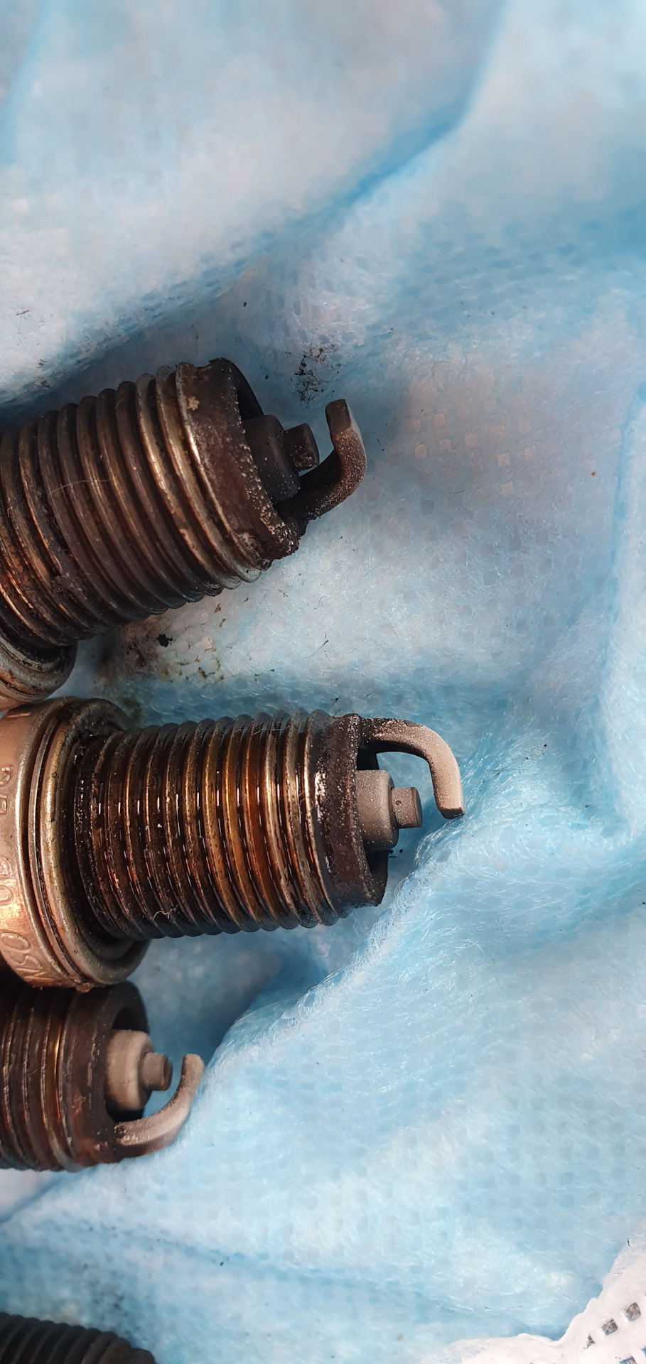 Новые свечи. — Mazda Demio (2G), 1,3 л., 2007 года | расходники | DRIVE2