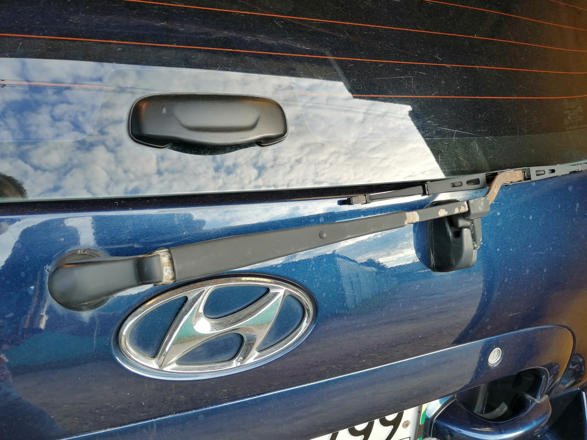 Как снять задний дворник на хендай туксон Замена поводков дворников - Hyundai Santa Fe (1G), 2,7 л, 2011 года своими рукам