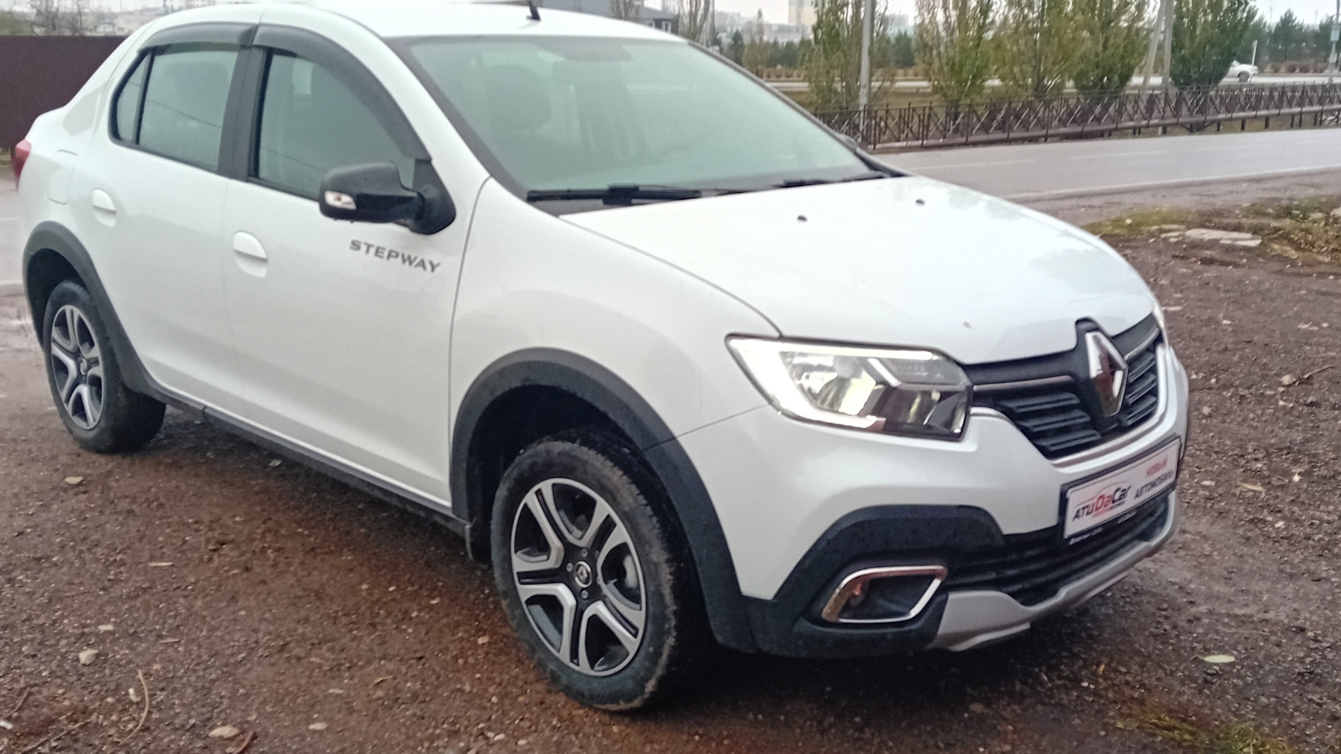 Renault Logan Stepway 1.6 бензиновый 2023 | Привет Дружище на DRIVE2