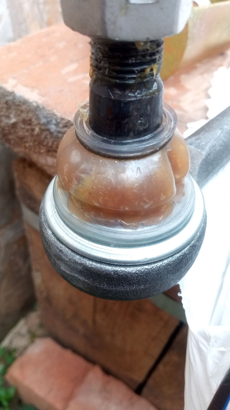 Видно что смазки в пыльнике хватает. — ГАЗ Газель