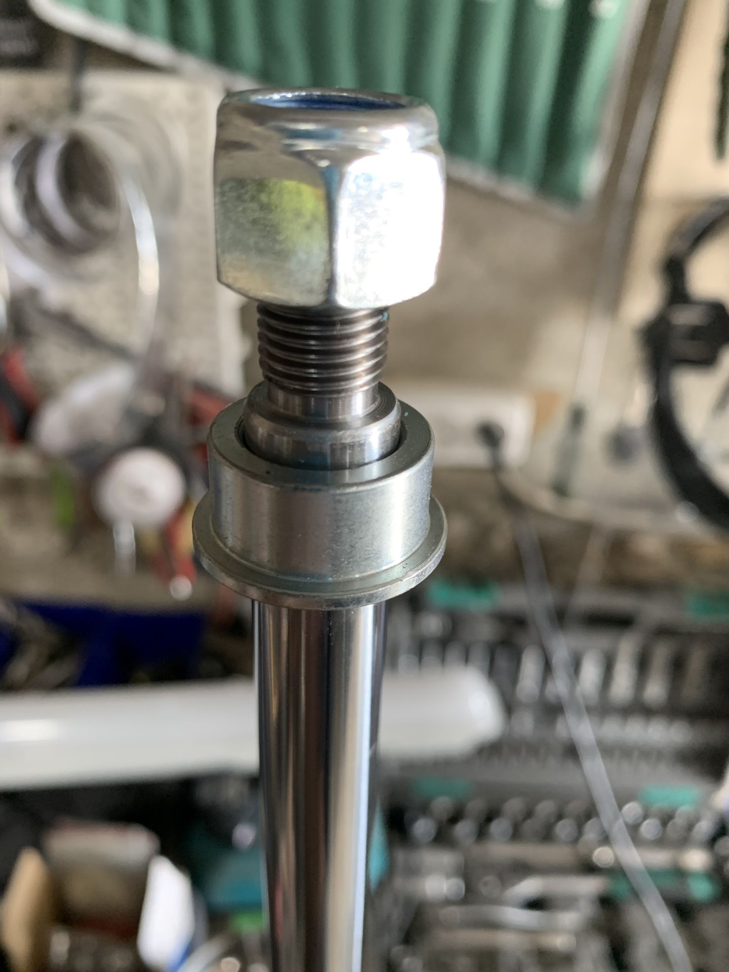 Задние амортизаторы перед пружины — Subaru Outback (BP), 3 л, 2004 года ...