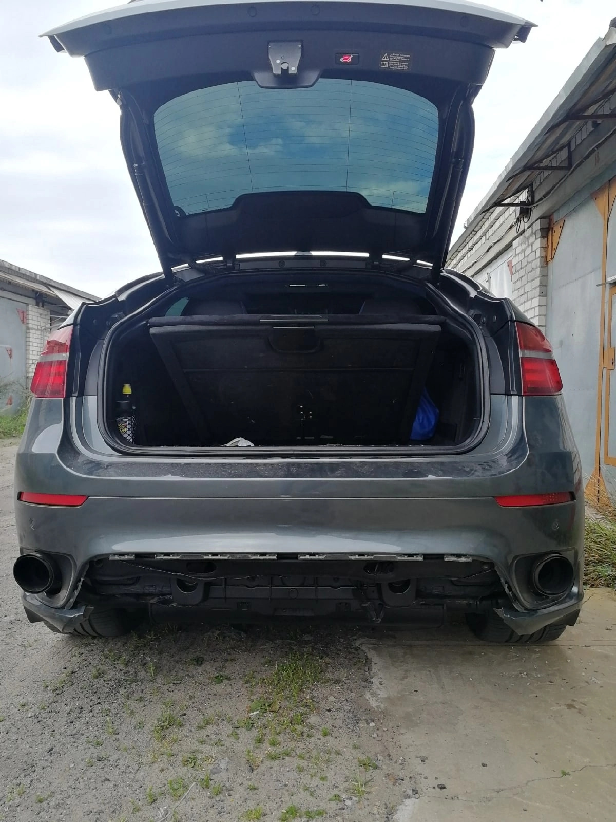 Ремонт и покраска юбки заднего бампера — BMW X6 (E71/E72), 3 л, 2008 ...