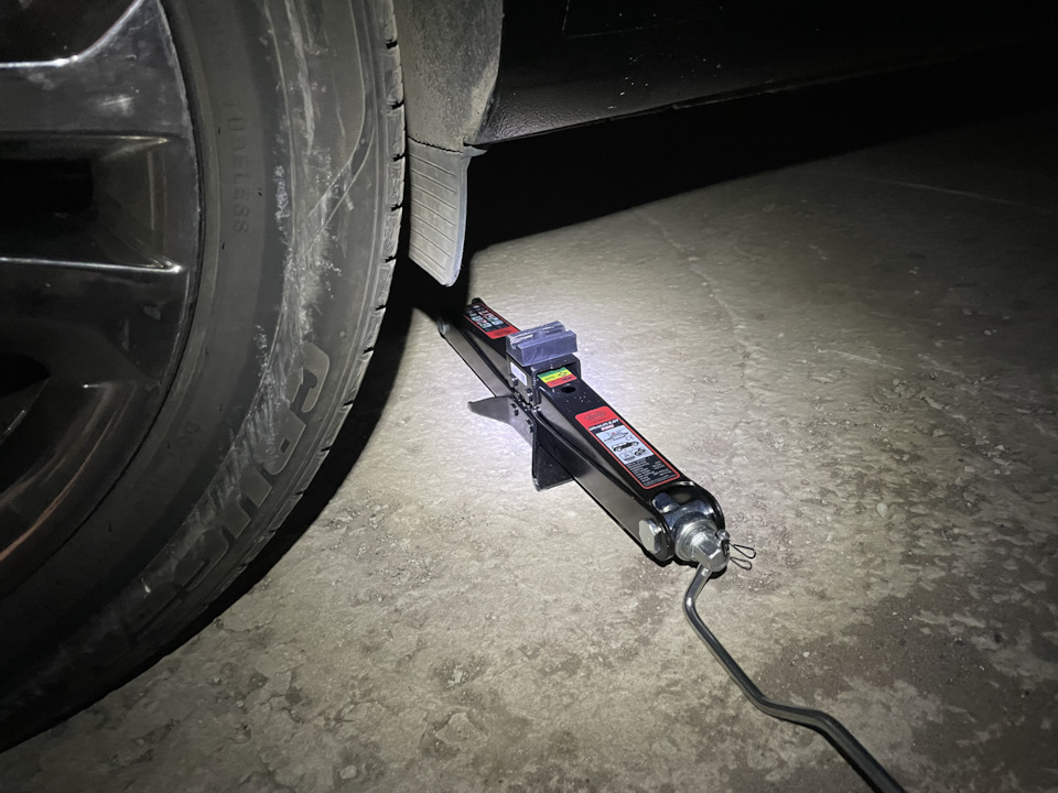 Домкрат — KIA Carnival (3G), 2,2 л, 2017 года | аксессуары | DRIVE2