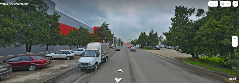 По своей невнимательности не увидел знак — ещё и ветки отросли у деревьев — KIA Rio 5-door (3G)