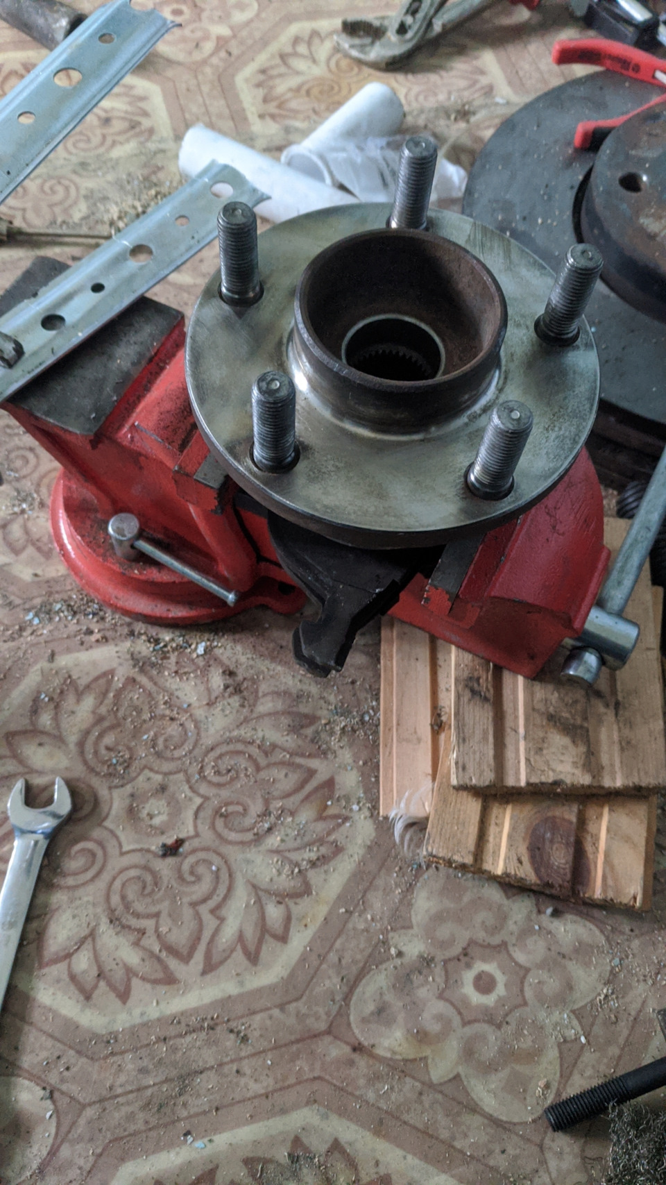 Проверка торм. дисков на биение. — Ford Focus II Wagon, 1,6 л, 2006 ...