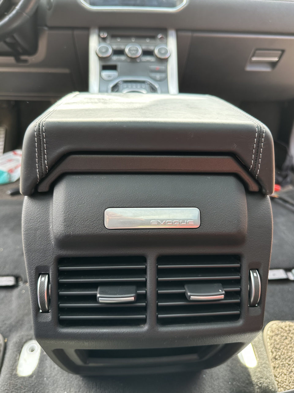 Установка рест. подлокотника + обдув задних пассажиров в LR Evoque ...