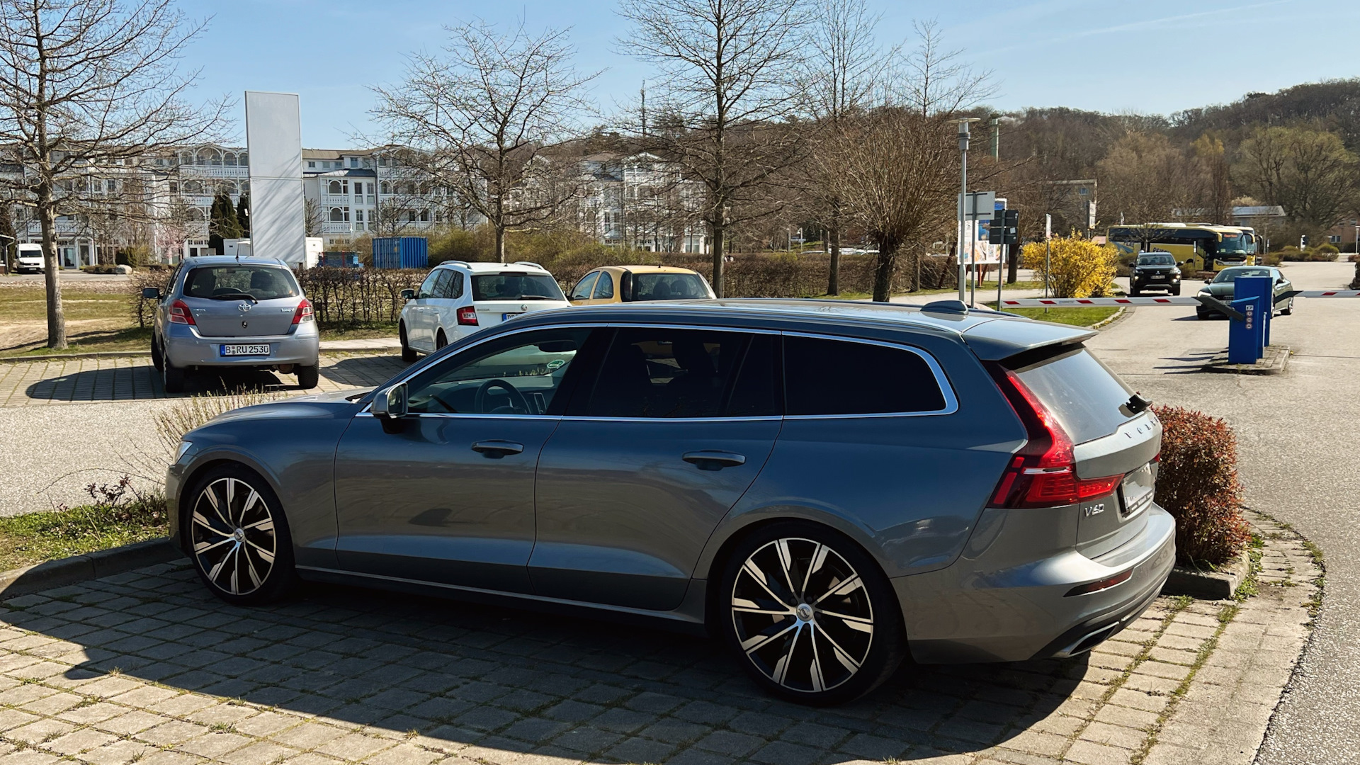 Volvo V60 (2G) 2.0 бензиновый 2019 | T5 AWD Inscription на DRIVE2