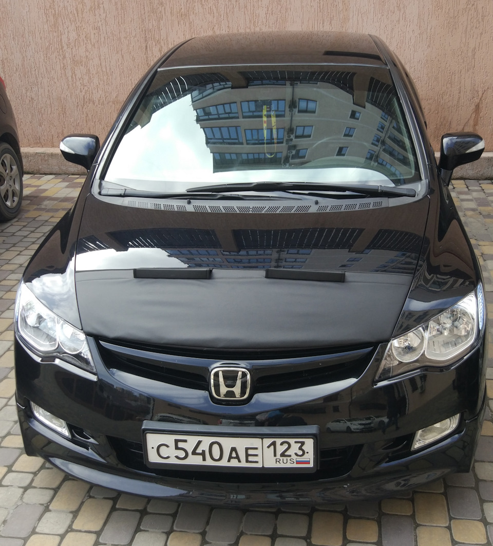 Кожаный дефлектор капота Bra bonnet — Honda Civic 4D (8G), 1,8 л, 2008 года  | аксессуары | DRIVE2