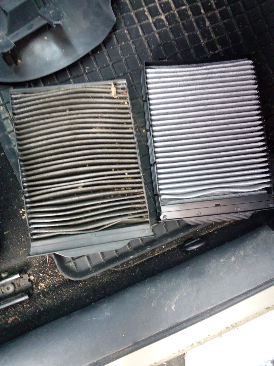 ТО-7.2. Заменил салонный фильтр — Renault Megane II, 1,6 л, 2006 года ...