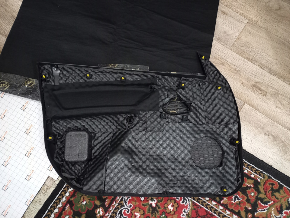 Шумоизоляция передних дверных карт. — Lada Гранта Cross, 1,6 л, 2022 ...