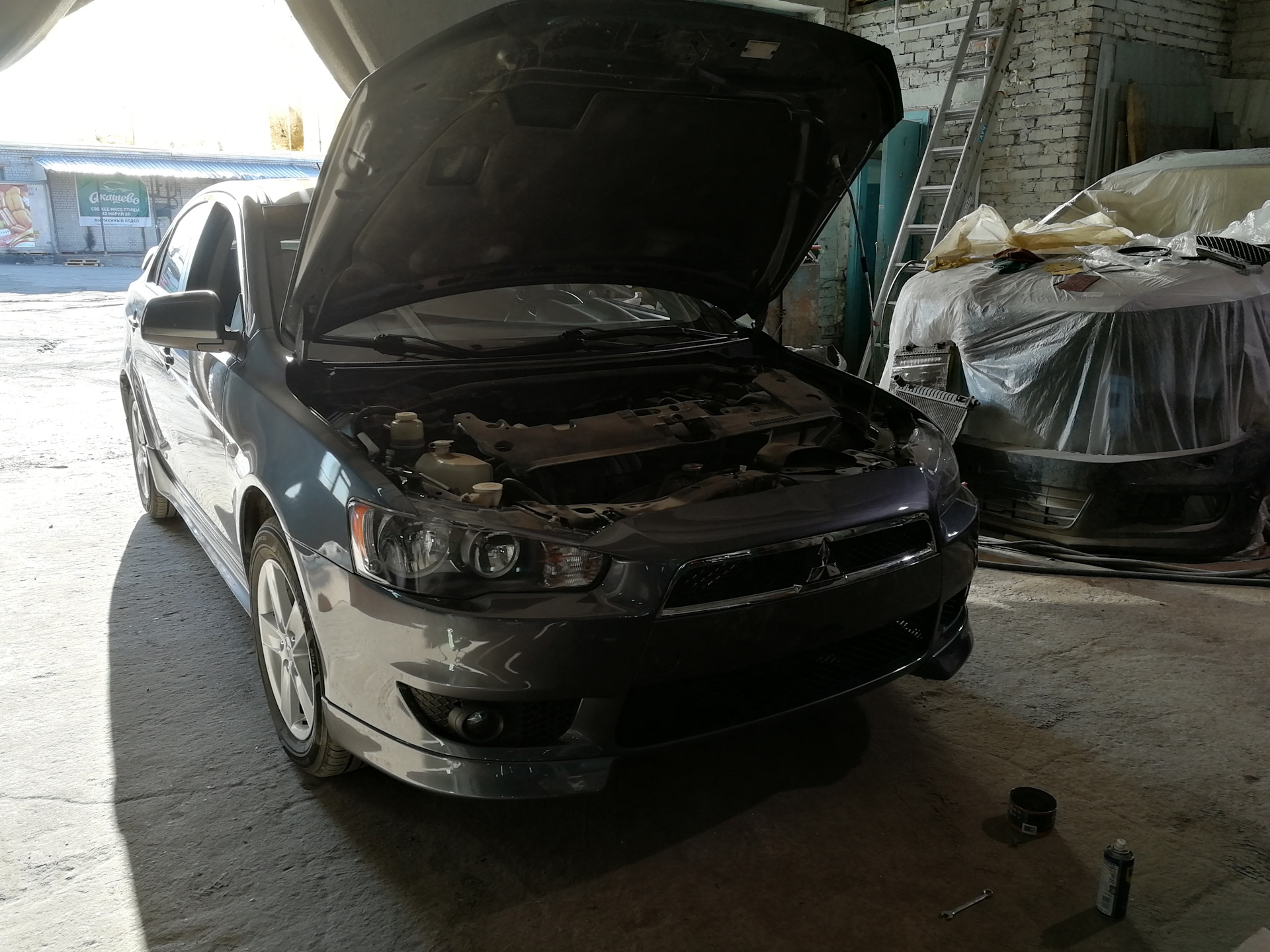 Снятие переднего бампера лансер 10. Как снять бампер лансер 10. Снятие заднего бампера mitsubishi lancer. Схема переднего бампера lancer 10. Крепление переднего бампера лансер 10.