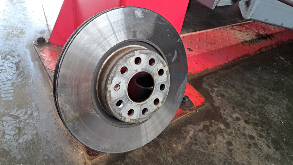 Тормозные диски, неравномернй износ — Volkswagen Tiguan (2G), 1,4 л ...