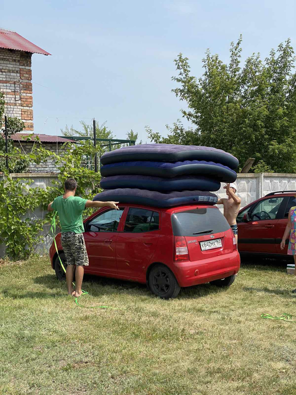 Фотография «Сплав по реке на матрасах ))) авто осталось на берегу.»