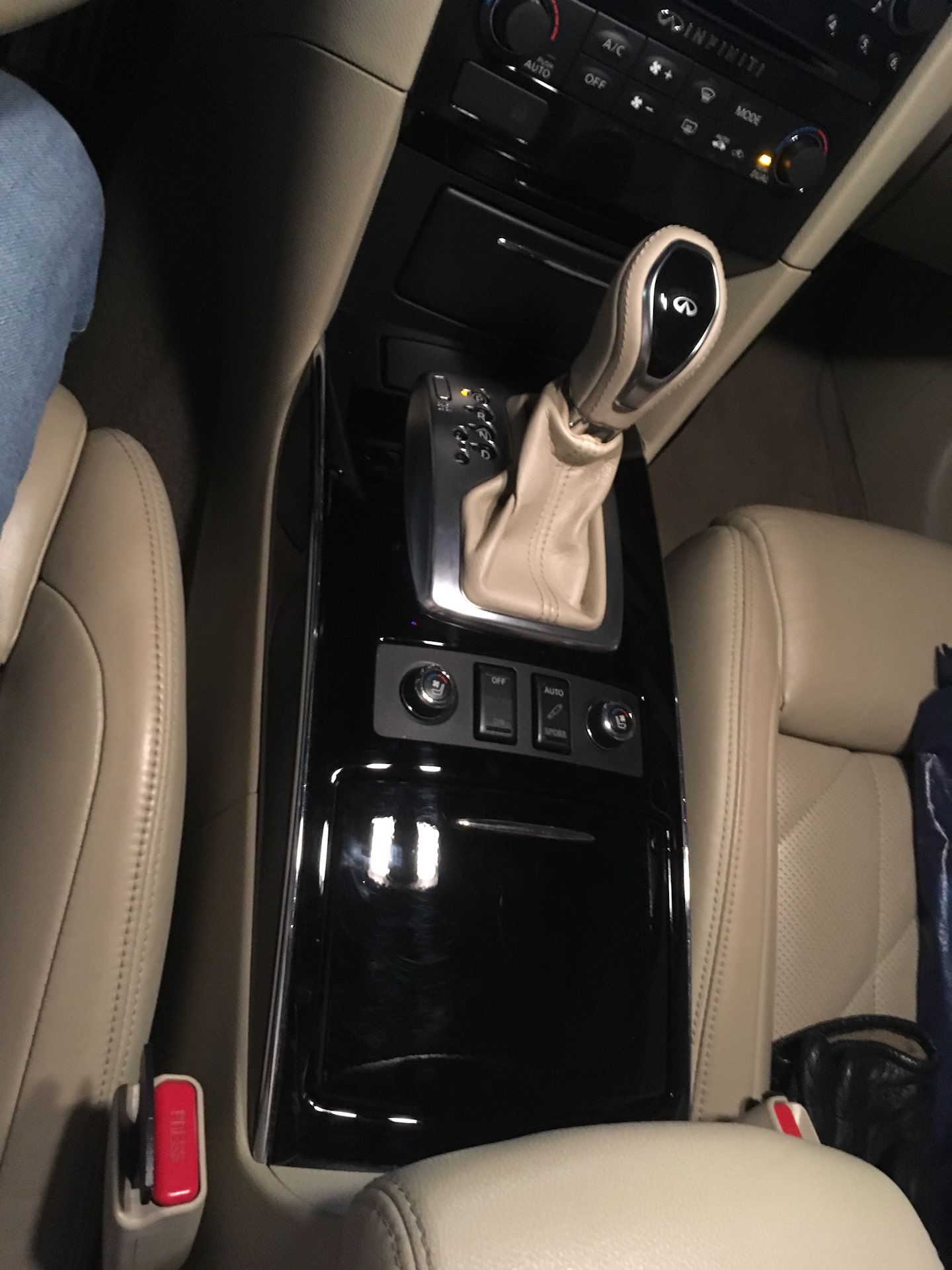 Ручка акпп на инфинити qx60. Infinity qx60 селектор переключения. Ручка акпп инфинити qx70. Infiniti qx70 акпп. Ручка акпп infiniti qx70.