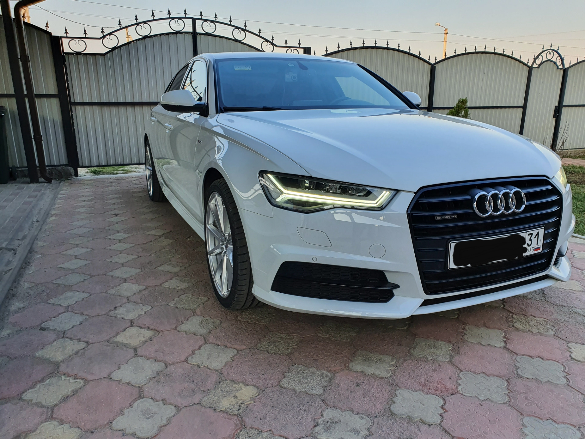 Audi a6 c7. Audi a6 c7 r20. Audi a6c7 r20 белая. Белая Audi a6 c7 s-line.