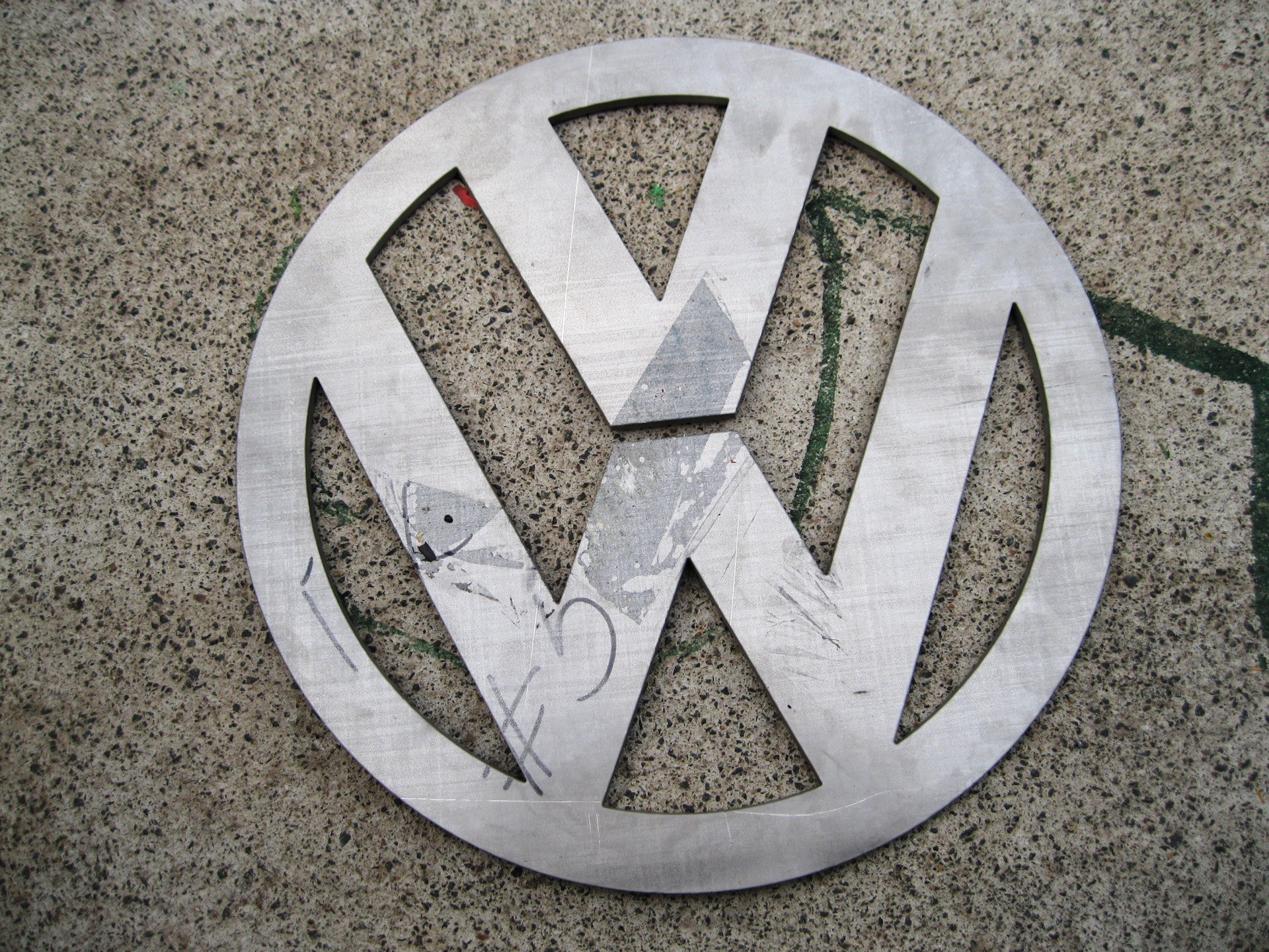 Звуки volkswagen. Гриль на саб Volkswagen. Гриль для сабвуфера Volkswagen.