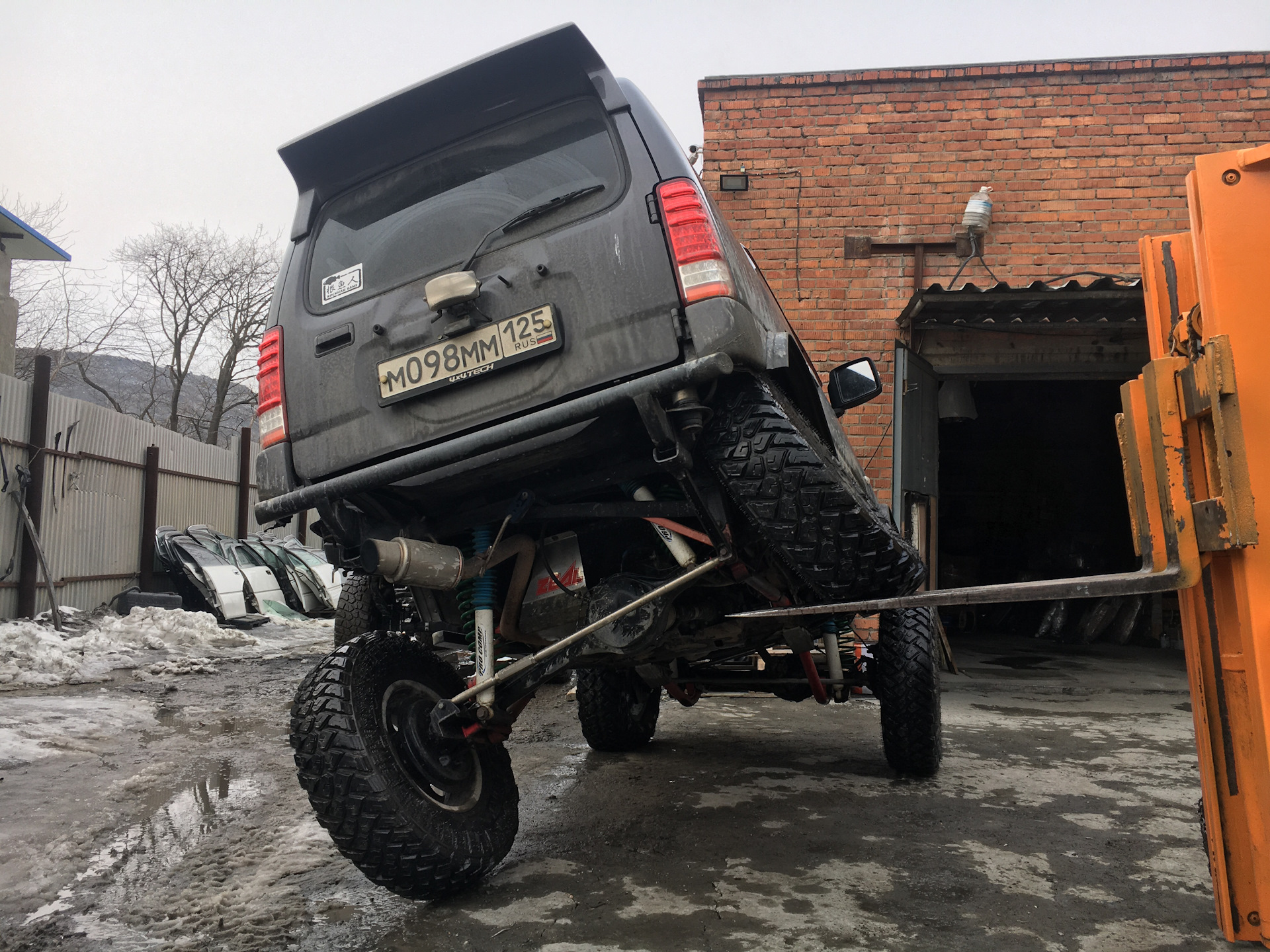 Ход подвески. Suzuki Jimny (2018) подвеска. Ход подвески Джимни. Джимни максимальный хода подвески.